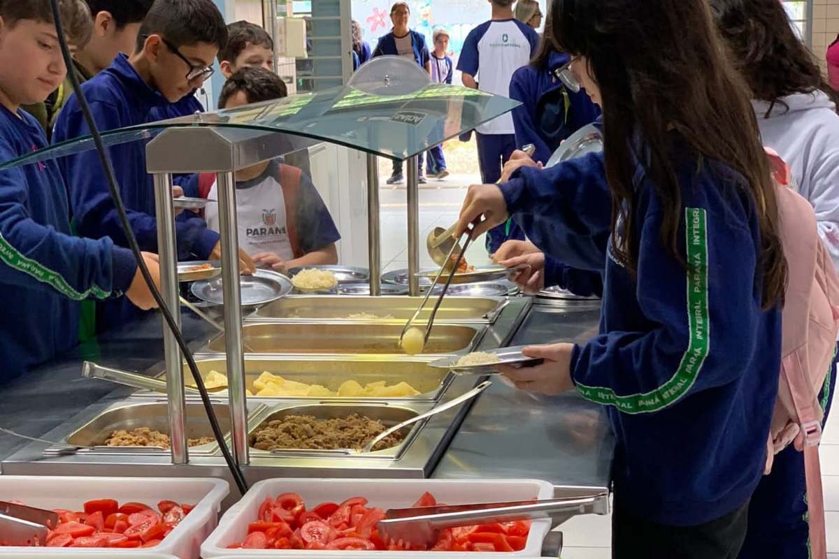 Dia Mundial da Alimentação: 2 mil alunos têm cardápio adaptado nas escolas estaduais