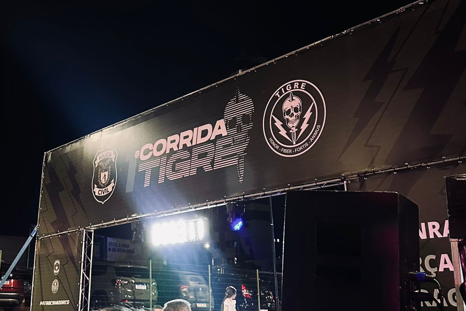 1ª Corrida Noturna do Tigre celebra 35 anos da unidade especializada da PCPR e reúne 2,5 mil pessoas